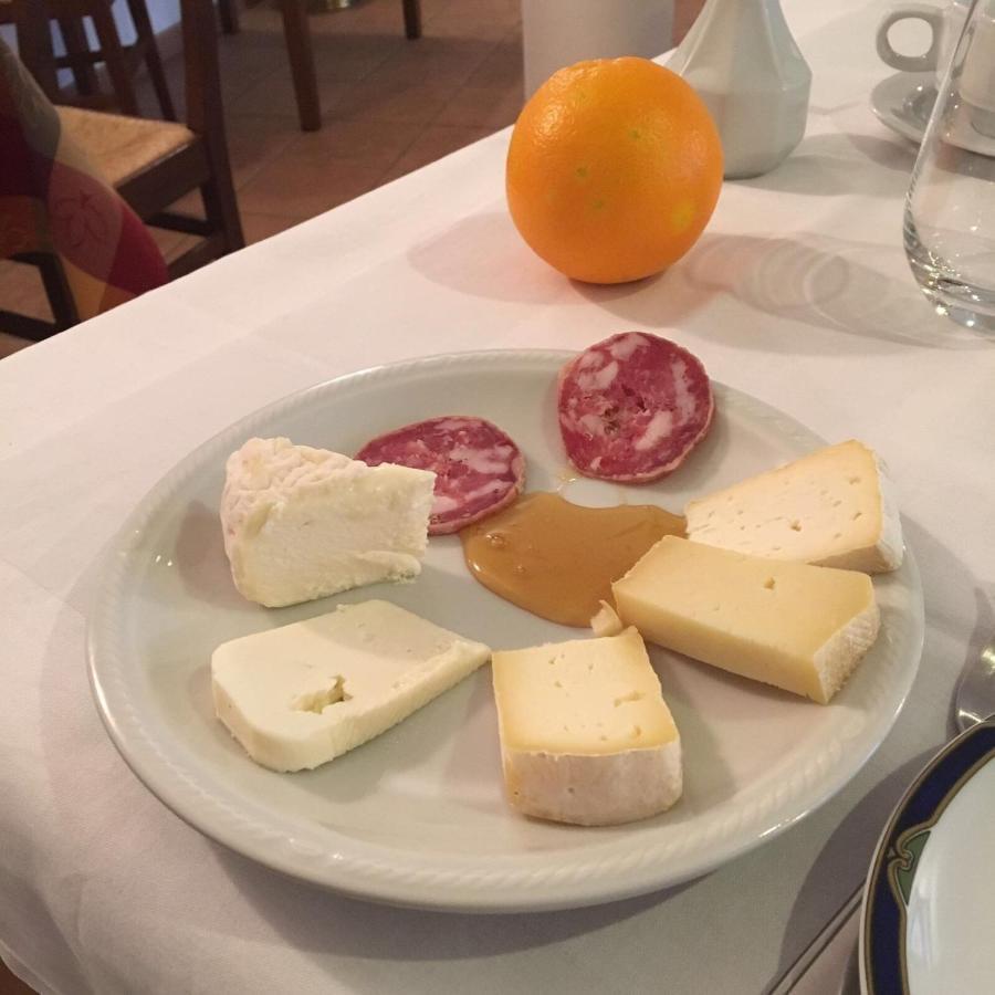 Agriturismo Le Viole Barolo Dış mekan fotoğraf