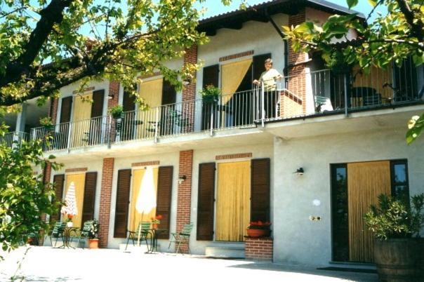 Agriturismo Le Viole Barolo Dış mekan fotoğraf