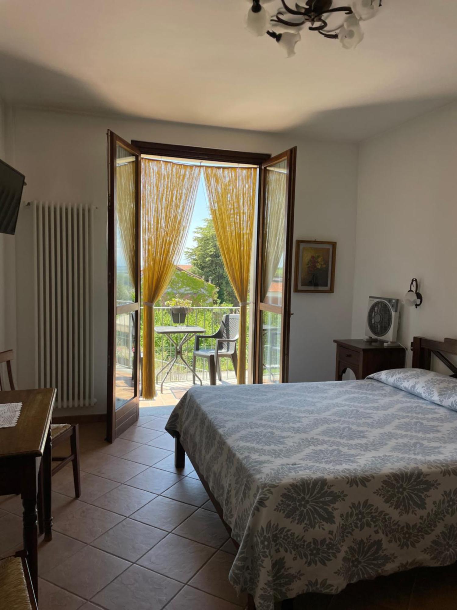 Agriturismo Le Viole Barolo Dış mekan fotoğraf
