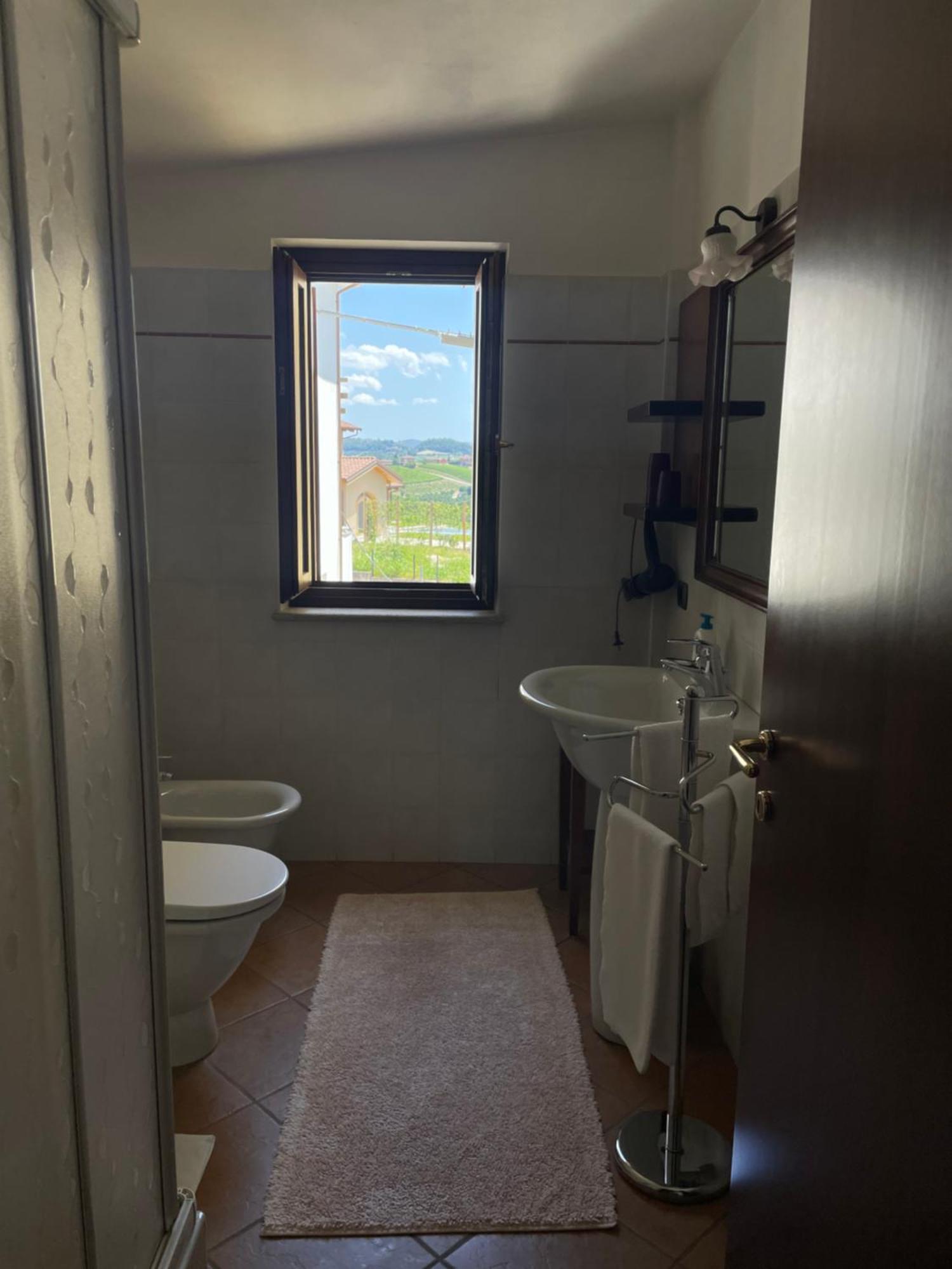 Agriturismo Le Viole Barolo Dış mekan fotoğraf