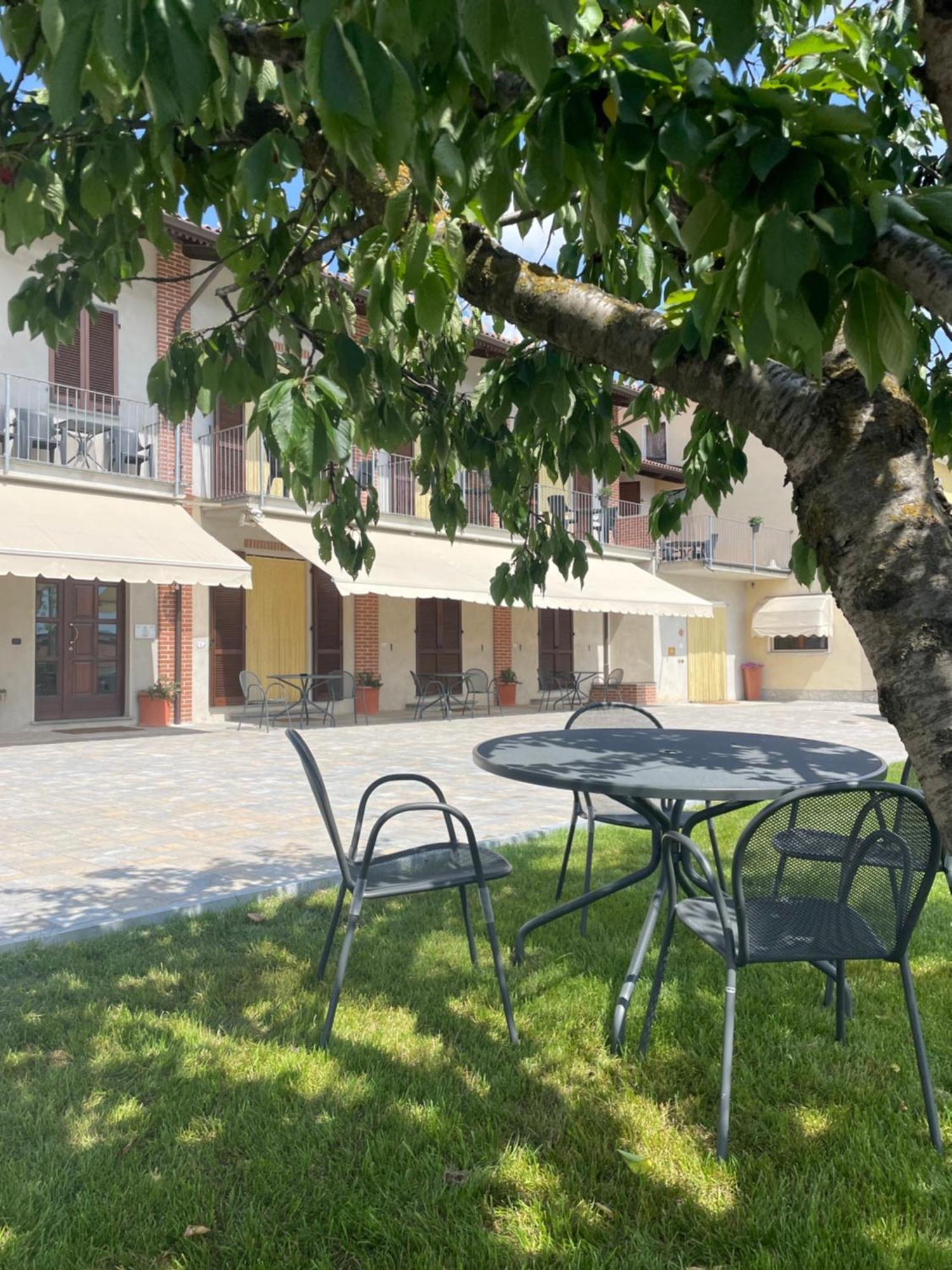 Agriturismo Le Viole Barolo Dış mekan fotoğraf